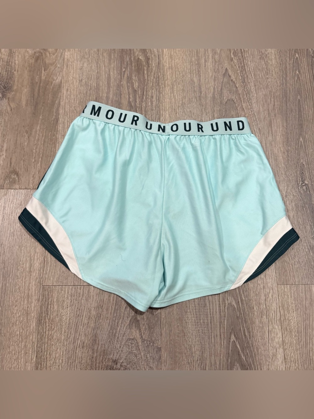 •UNDER ARMOUR• RUNNING SHORTS - Picture 5 of 5